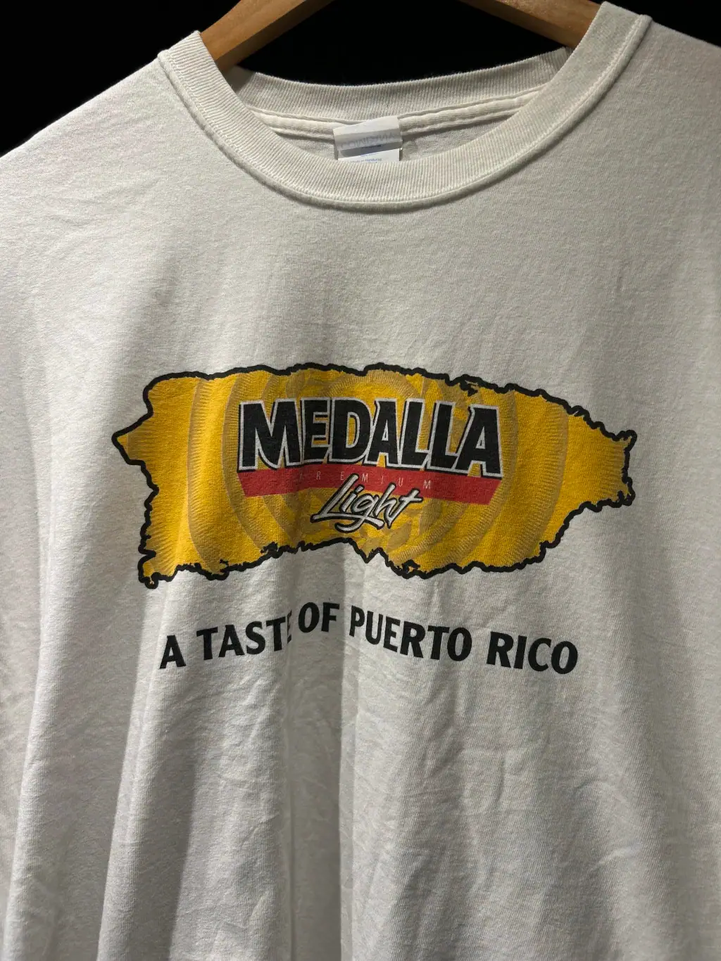 Remera Medalla, foto 2 de 3